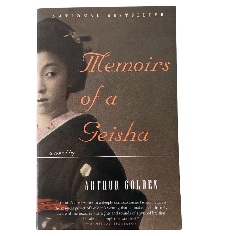 Memoirs of a Geisha Paperback Book. Excellent condition.